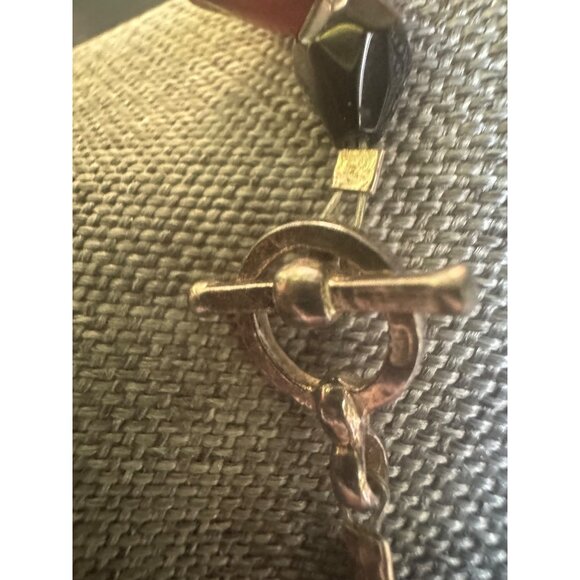 Red Teardrop Pearl & Black Bead Necklace With Toggle Clasp - Picture 3 of 6